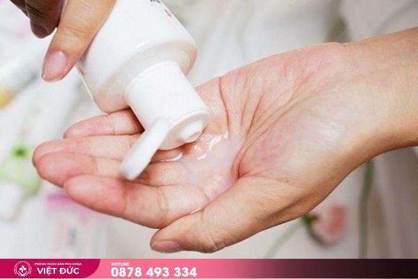 ngứa bộ phận sinh dục nữ 6 Sử dụng dung dịch vệ sinh không phù hợp gây ngứa sinh dục nữ